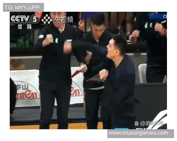 篮球赛中惊现绝平三分,全场沸腾 篮球赛中惊现绝平三分,全场沸腾